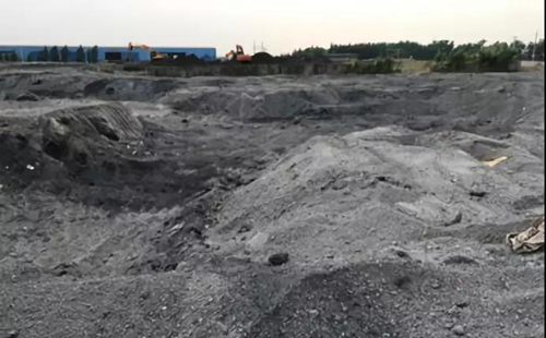 沙钢集团百万吨钢渣弃置江边 威胁长江水生态环境安全